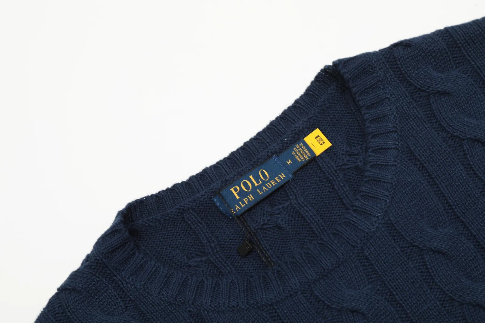 🅿️220 "Top quality" Style number: DS012# [Ralph Lauren round neck solid color pony embroidered logo twist knitted sweater] ✅Ralph Lauren classic basic versatile knitted pullover round neck sweater for men and women ✅Main supplier platform live broadcast Wholesale entity Replacement when out of stock No removal from shelves ✅ZP quality 1:1 version Scan the code to enter the GF website Counter quality ✅Detailed quality The only one in Guangzhou Imported quality cotton yarn, focusing on high-end, cost-effective, good quality needless to say ✅The version is restored to the original order, the maximum size can be worn up to 190 pounds, loose, comfortable and stress-free ✅The upper body is simple and easy to match, ootd must-have style, good-looking clothes are never picky, a must-have in couples' wardrobes, recommended. Size: S-XL Color: Black, off-white, gray, navy, khaki, pink, coffee, red